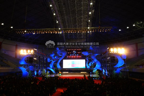 发布会庆典礼仪的席位和道具,